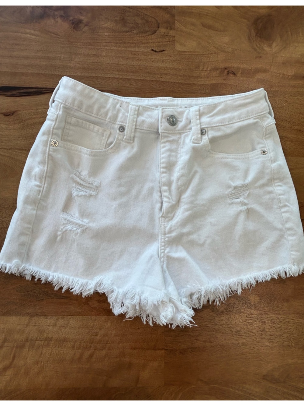 American Eagle Outfitters White Frayed-Hem Denim ‘Mom’ Shorts Size 2 & 2” inseam